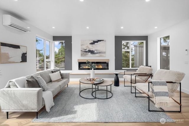 1212 NE 100th Street, Seattle, WA 98125