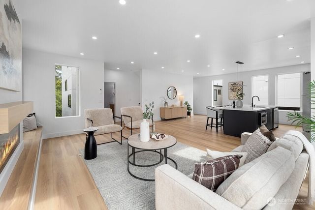 1212 NE 100th Street, Seattle, WA 98125