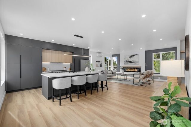 1212 NE 100th Street, Seattle, WA 98125