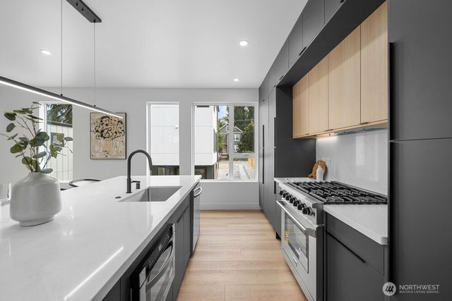 1212 NE 100th Street, Seattle, WA 98125