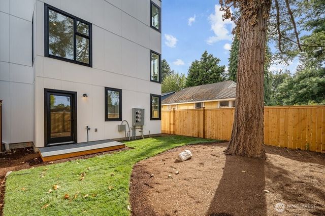 1212 NE 100th Street, Seattle, WA 98125