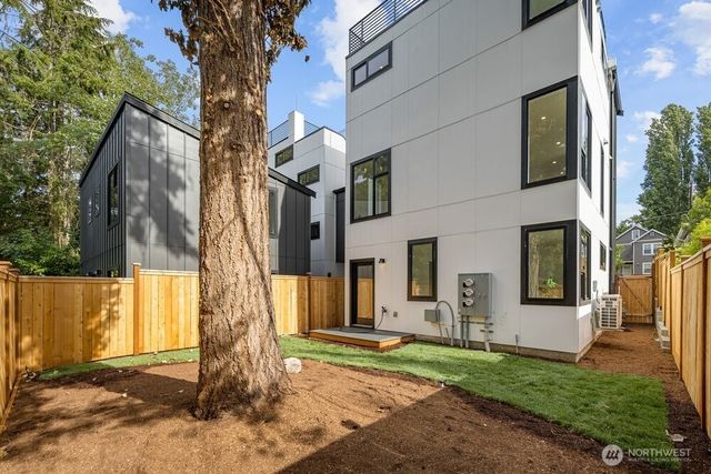 1212 NE 100th Street, Seattle, WA 98125