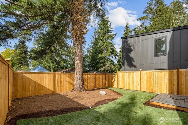1212 NE 100th Street, Seattle, WA 98125