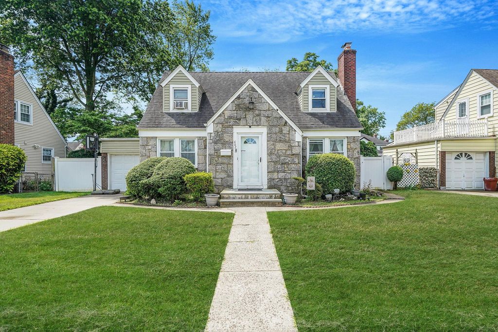 662 Rose Boulevard, Baldwin, NY 11510