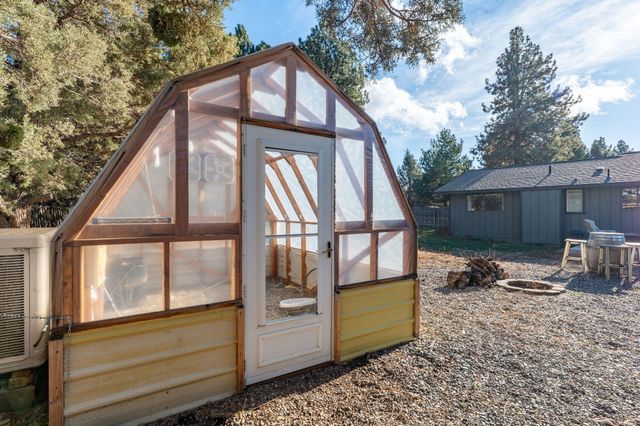 21058 Azalia Avenue, Bend, OR 97702