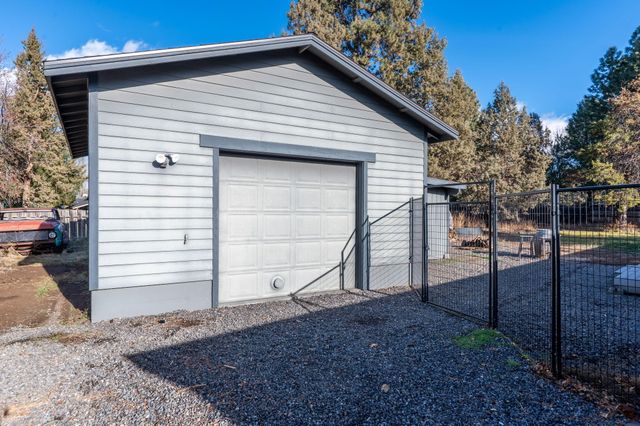 21058 Azalia Avenue, Bend, OR 97702