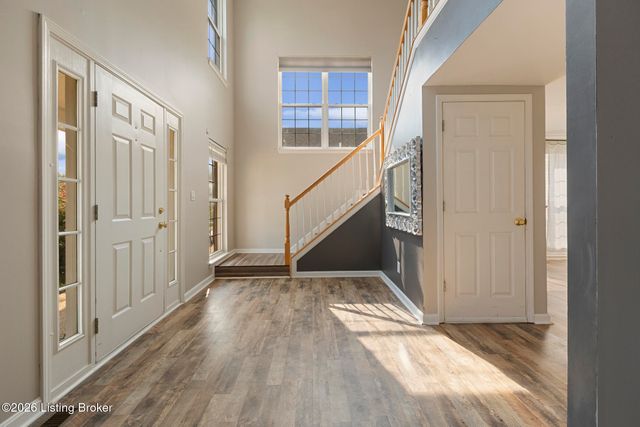 10611 Providence Dr, Louisville, KY 40291