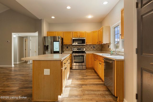 10611 Providence Dr, Louisville, KY 40291