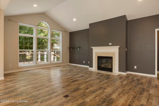10611 Providence Dr, Louisville, KY 40291