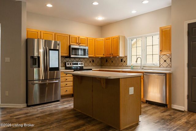 10611 Providence Dr, Louisville, KY 40291