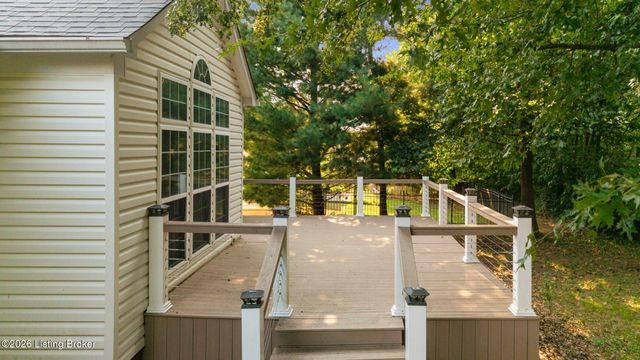 10611 Providence Dr, Louisville, KY 40291