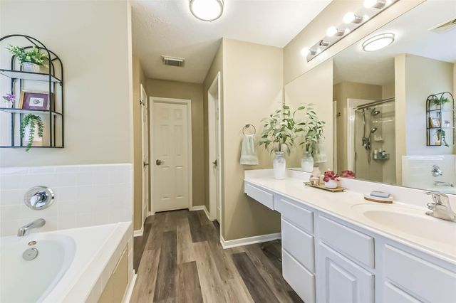 4415 Park Trail Lane, Pasadena, TX 77505