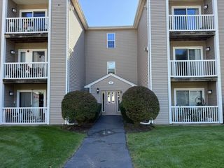 4 Marc Dr 4C7, Plymouth, MA 02360