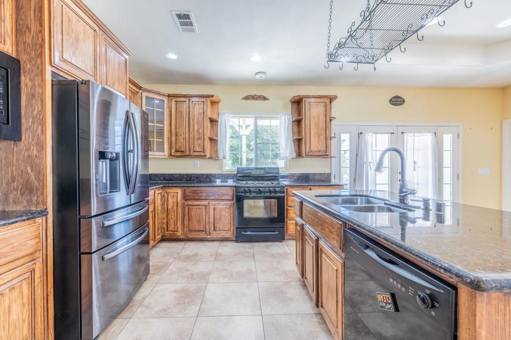 Image 11 of property listing at 4224 Yucca Mesa Road, Yucca Valley, CA 92284