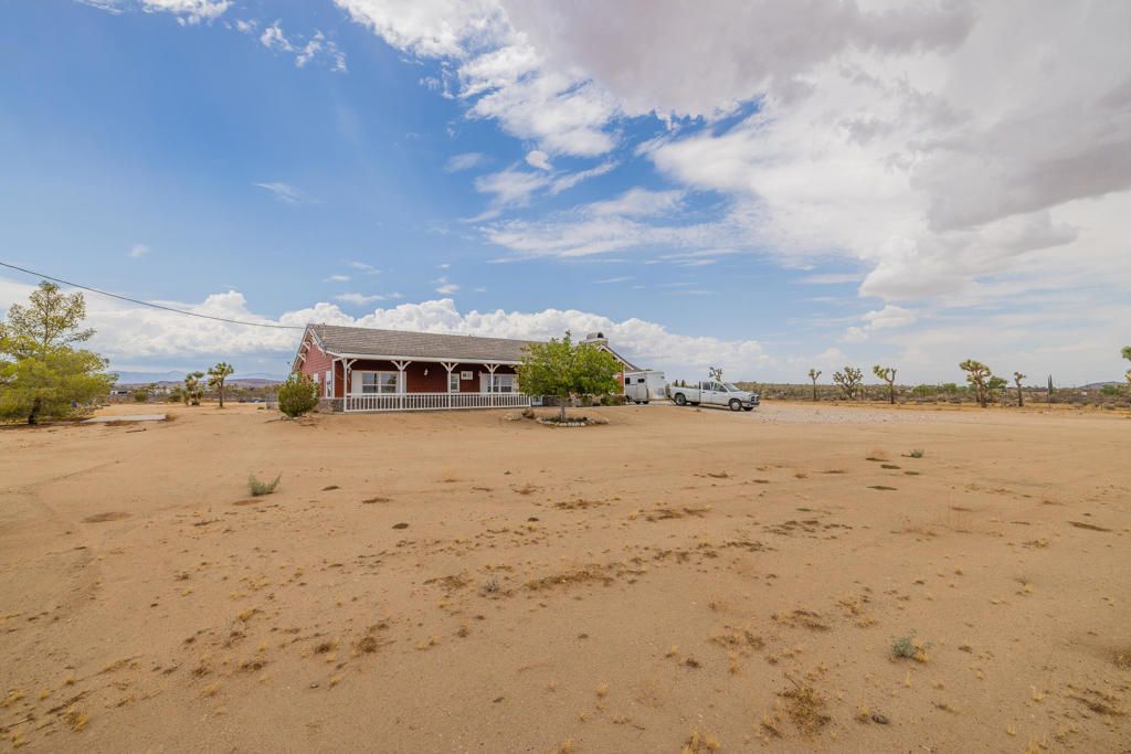 Image 26 of property listing at 4224 Yucca Mesa Road, Yucca Valley, CA 92284