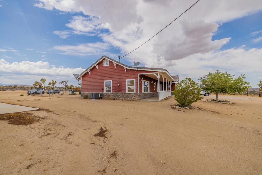 Image 28 of property listing at 4224 Yucca Mesa Road, Yucca Valley, CA 92284