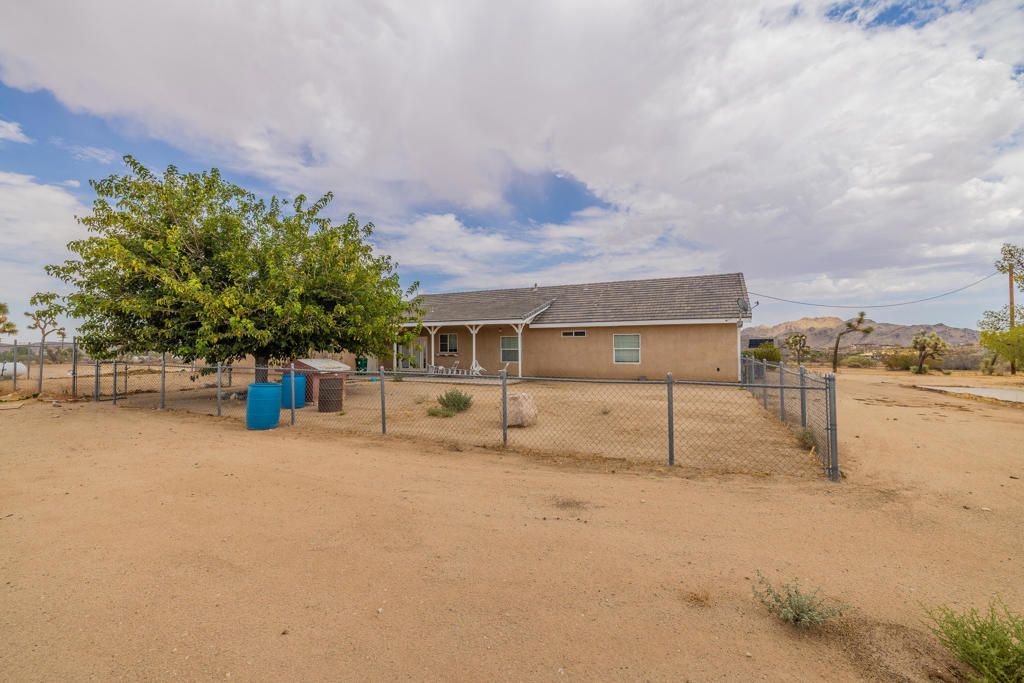 Image 30 of property listing at 4224 Yucca Mesa Road, Yucca Valley, CA 92284