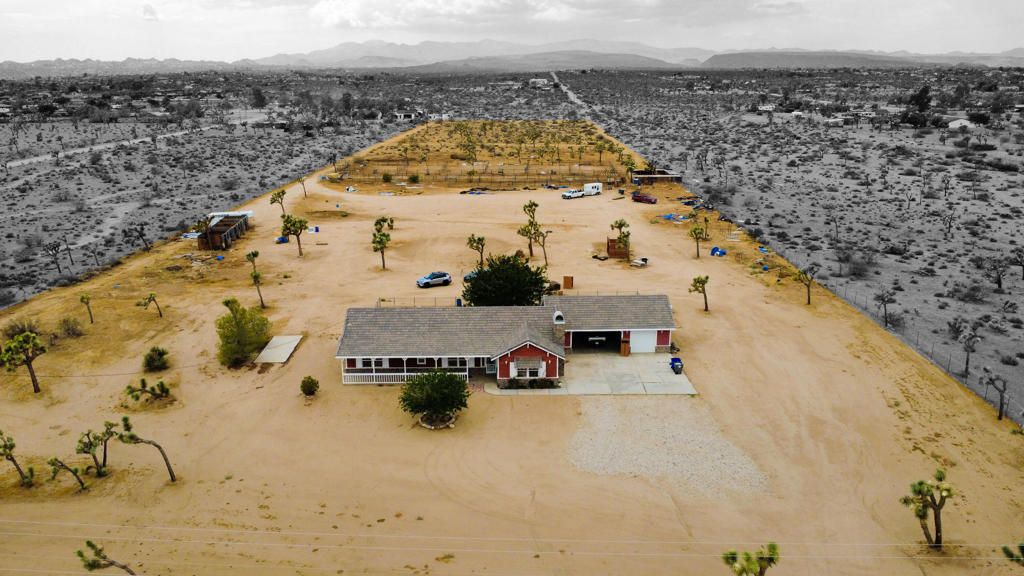 Image 32 of property listing at 4224 Yucca Mesa Road, Yucca Valley, CA 92284