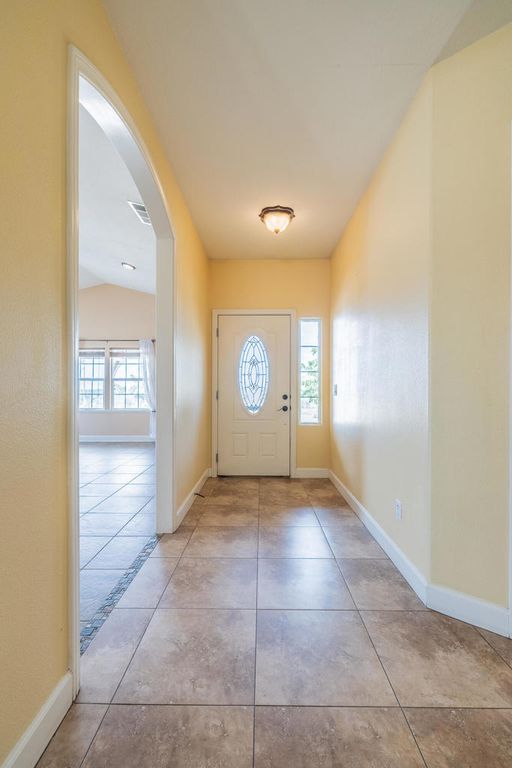 Image 5 of property listing at 4224 Yucca Mesa Road, Yucca Valley, CA 92284