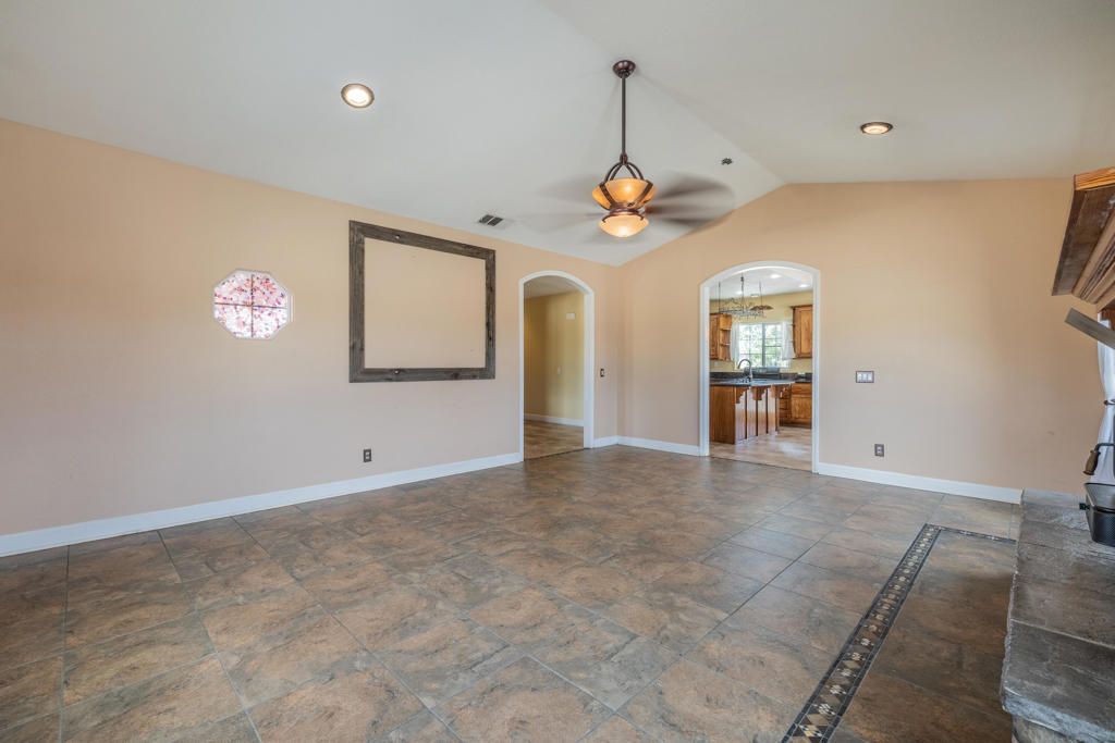 Image 7 of property listing at 4224 Yucca Mesa Road, Yucca Valley, CA 92284