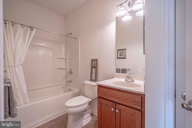 6706 FEDERAL DR, Bethlehem, PA 18017