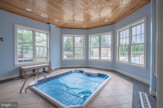 6706 FEDERAL DR, Bethlehem, PA 18017