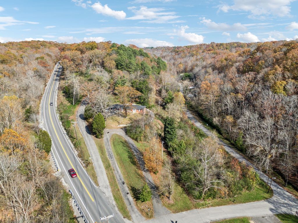 404 Van Hook Dr, Ashland City, TN 37015