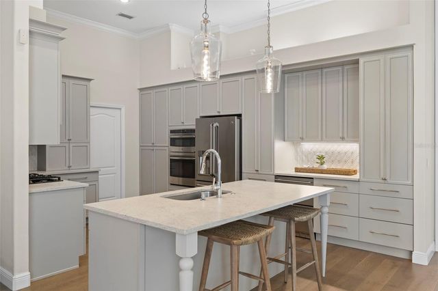 5048 WESLEY DRIVE, Tampa, FL 33647