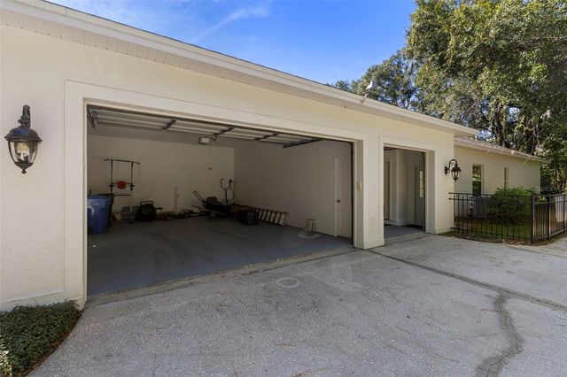 5048 WESLEY DRIVE, Tampa, FL 33647