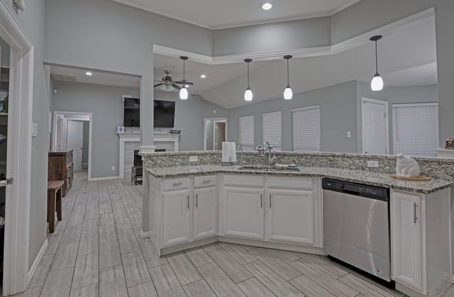 8423 Creekbluff Drive, Dallas, TX 75249