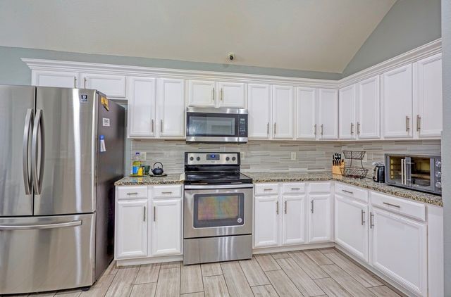 8423 Creekbluff Drive, Dallas, TX 75249