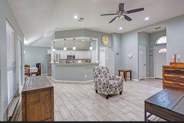 8423 Creekbluff Drive, Dallas, TX 75249