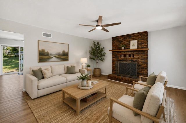 1121 Debra Lane, Madison, WI 53704