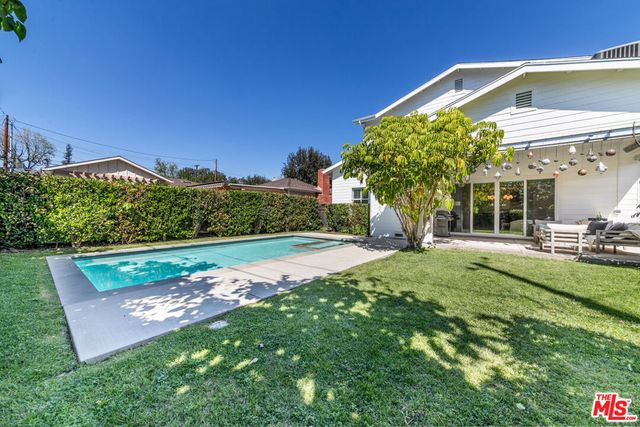 419 S Griffith Park Drive, Burbank, CA 91506