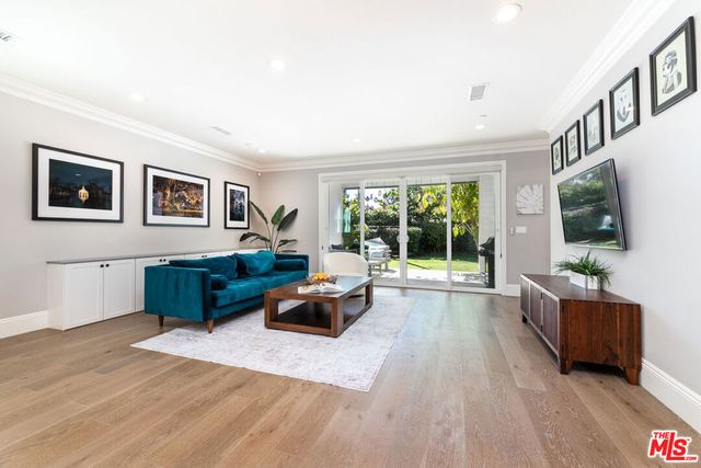 419 S Griffith Park Drive, Burbank, CA 91506