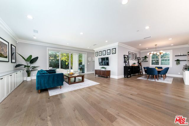 419 S Griffith Park Drive, Burbank, CA 91506