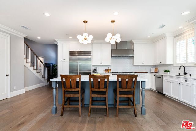 419 S Griffith Park Drive, Burbank, CA 91506