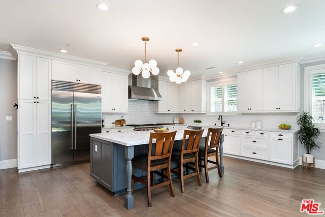 419 S Griffith Park Drive, Burbank, CA 91506