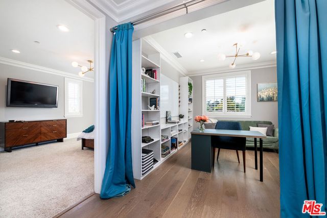 419 S Griffith Park Drive, Burbank, CA 91506