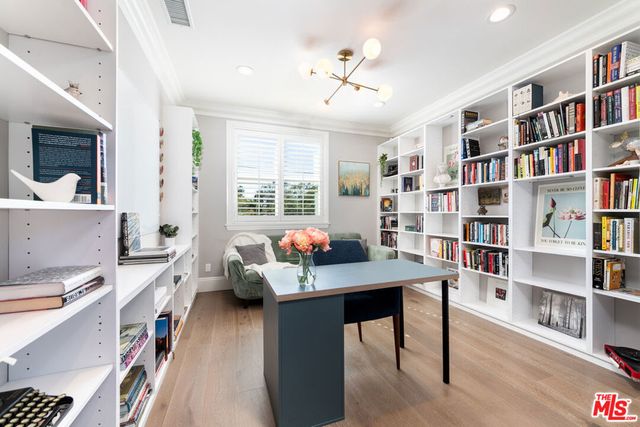 419 S Griffith Park Drive, Burbank, CA 91506