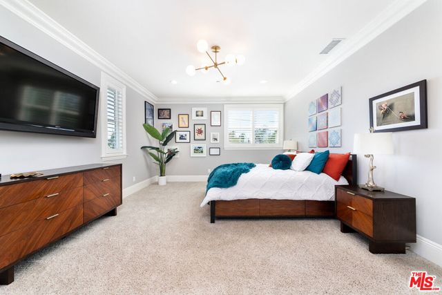 419 S Griffith Park Drive, Burbank, CA 91506