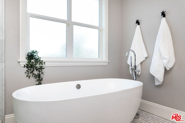 419 S Griffith Park Drive, Burbank, CA 91506