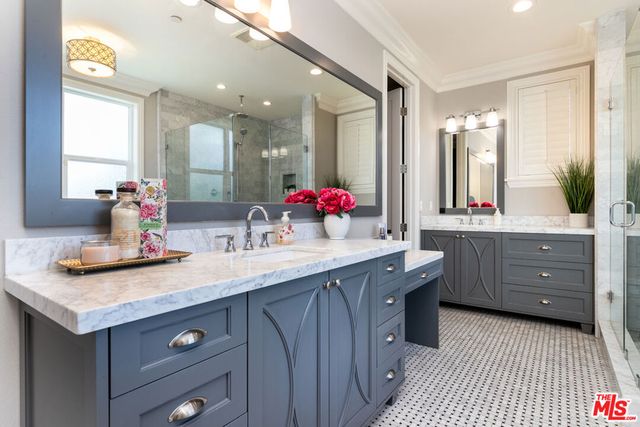 419 S Griffith Park Drive, Burbank, CA 91506