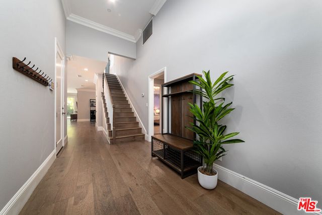 419 S Griffith Park Drive, Burbank, CA 91506