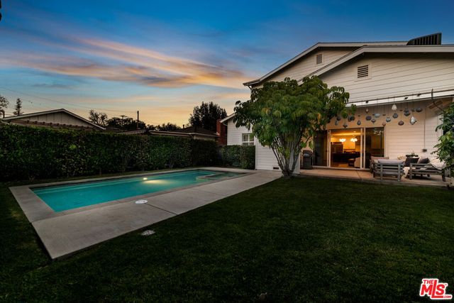 419 S Griffith Park Drive, Burbank, CA 91506