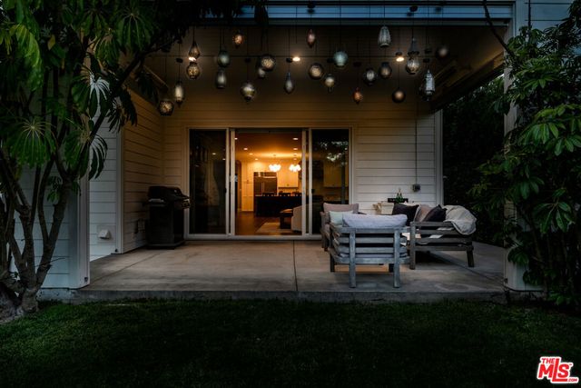 419 S Griffith Park Drive, Burbank, CA 91506