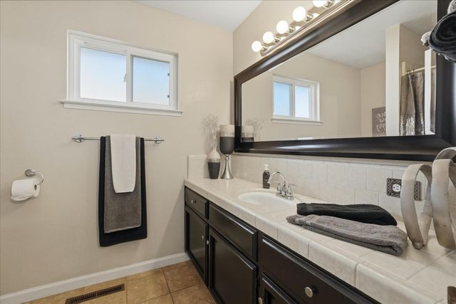 6721 N Harrison Avenue, Fresno, CA 93711