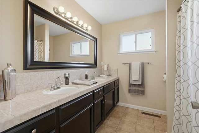 6721 N Harrison Avenue, Fresno, CA 93711