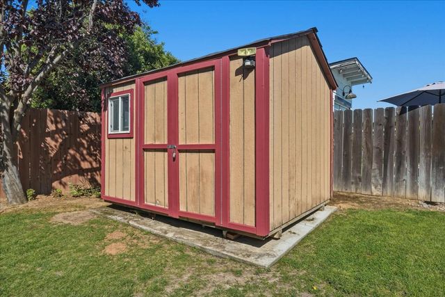 6721 N Harrison Avenue, Fresno, CA 93711