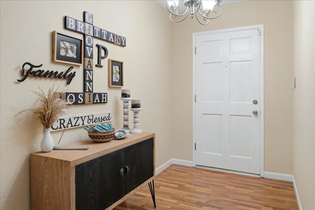 6721 N Harrison Avenue, Fresno, CA 93711